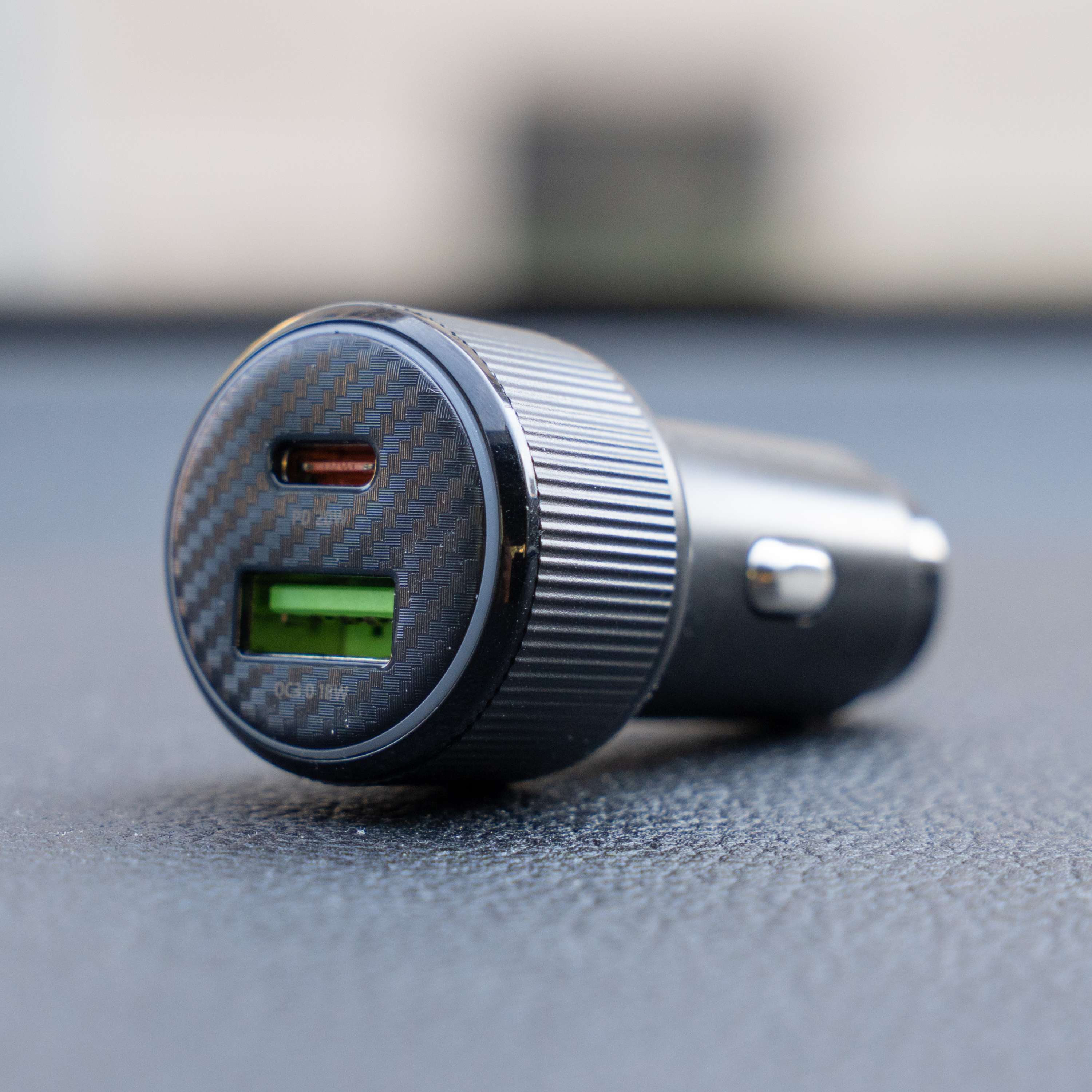 SWISSTEN Autonabíječka USB-C Power Delivery + USB-A Quick Charge 38W černá